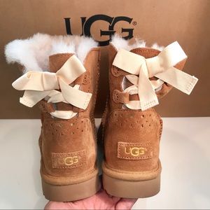 NEW UGG Mini DAE Sunshine Perf Drizzle Bow Sz 9